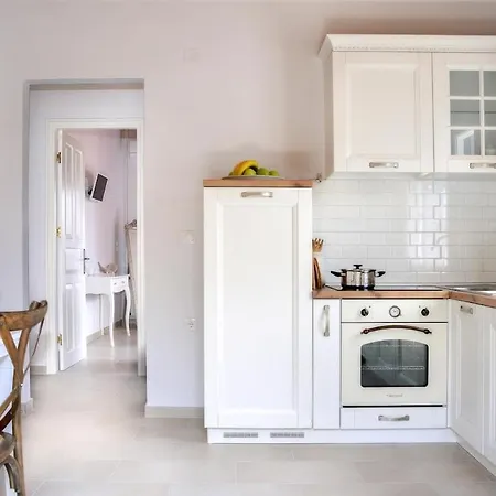 Hill By Paxosretreats Apartmán