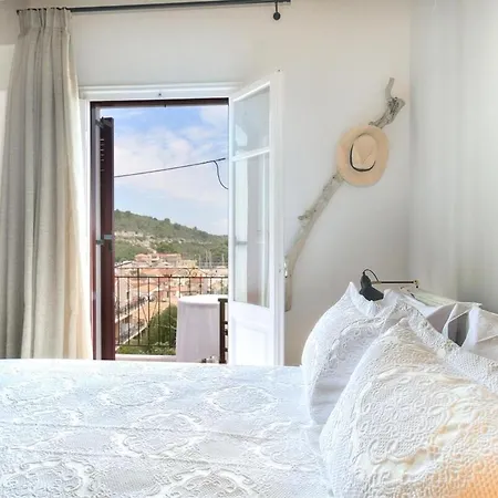 Hill By Paxosretreats Apartmán